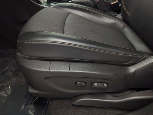 Used 2021 Chevrolet Trax LT w/ LT Convenience Package image 11