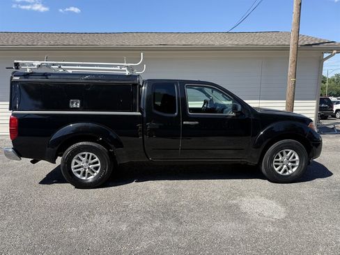 Used 2017 Nissan Frontier SV RWD image 1