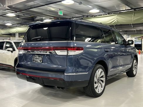Certified 2023 Lincoln Navigator Reserve AWD/4WD image 2