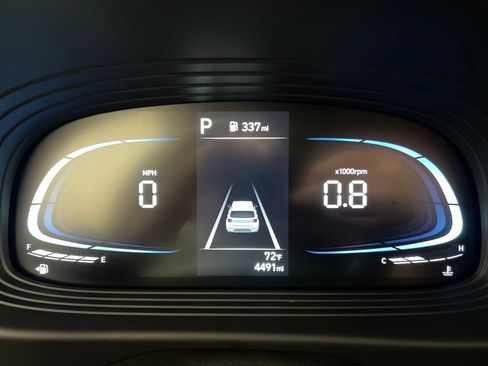 Used 2025 Hyundai Venue SEL FWD image 16