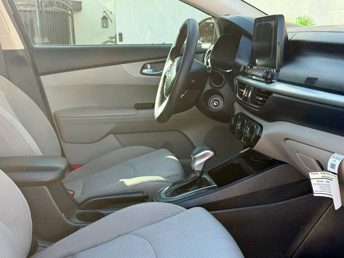 Used 2021 Kia Forte LXS FWD image 12