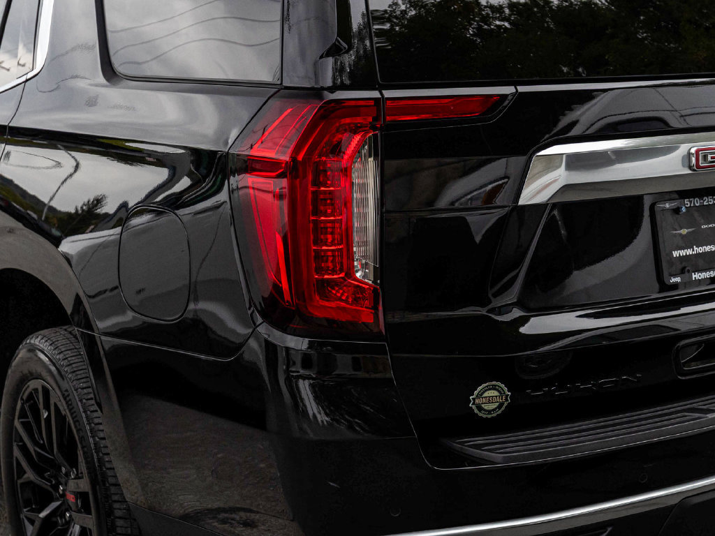 Used 2024 GMC Yukon Denali w/ Advanced Technology Package AWD/4WD image 39
