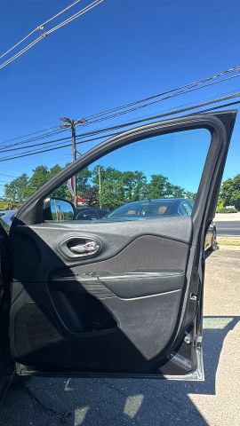 Used 2015 Jeep Cherokee Latitude w/ Comfort/Convenience Group AWD/4WD image 24