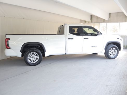 Used 2025 Toyota Tundra SR5 w/ SR5 Convenience Package AWD/4WD image 4