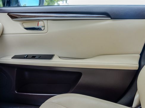 Used 2018 Lexus ES 350 w/ Premier Package FWD image 23