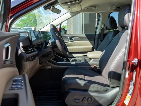 New 2026 Kia Carnival EX FWD image 11