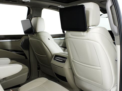 Used 2025 Cadillac Escalade ESV Sport Platinum RWD image 29