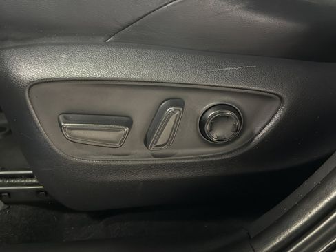 Used 2022 Toyota Venza Limited w/ Advanced Technology Package image 19