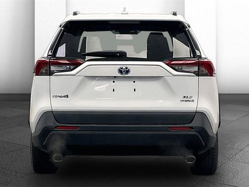 Used 2019 Toyota RAV4 XLE w/ Convenience Package image 3