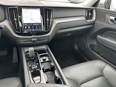 Used 2025 Volvo XC60 B5 Core AWD/4WD image 16
