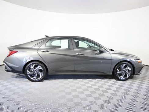 Used 2024 Hyundai Elantra SEL w/ Convenience Package FWD image 7