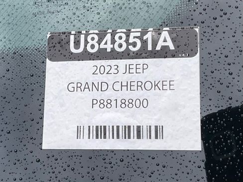 Used 2023 Jeep Grand Cherokee Limited w/ Black Appearance Package AWD/4WD image 31