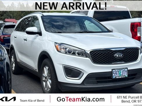 Used 2016 Kia Sorento AWD w/ LX Convenience Package image 1