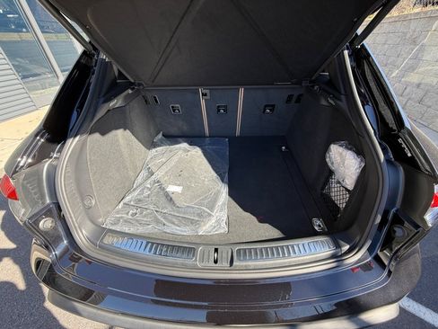 Certified 2025 Porsche Macan image 17