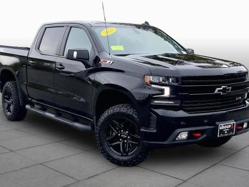 Used 2021 Chevrolet Silverado 1500 LT Trail Boss w/ Convenience Package II AWD/4WD image 3