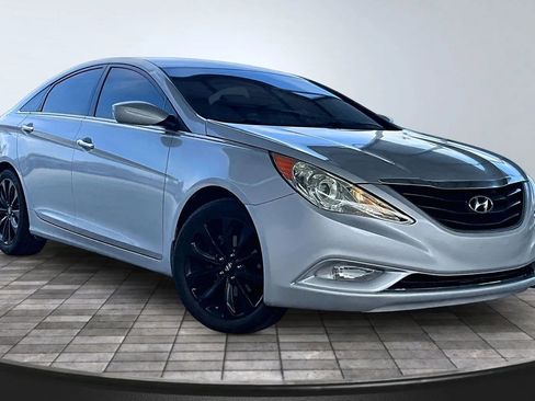 Used 2011 Hyundai Sonata SE FWD image 3