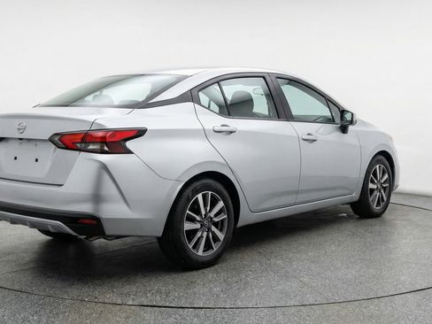 Used 2025 Nissan Versa SV image 9