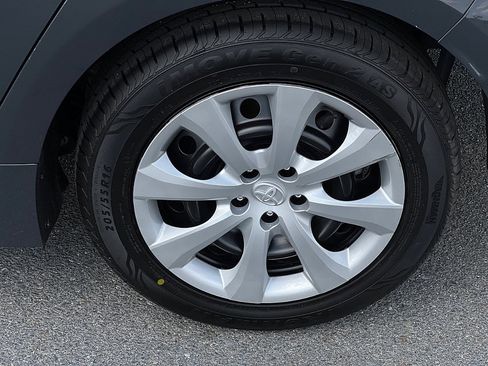 Used 2023 Toyota Corolla LE image 5