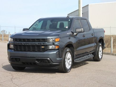 Used 2022 Chevrolet Silverado 1500 Custom image 2