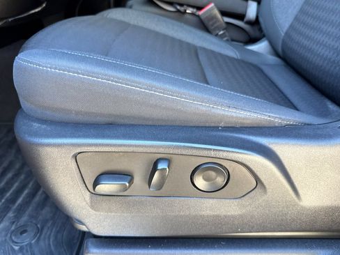 Used 2022 Chevrolet Silverado 1500 LT AWD/4WD image 14