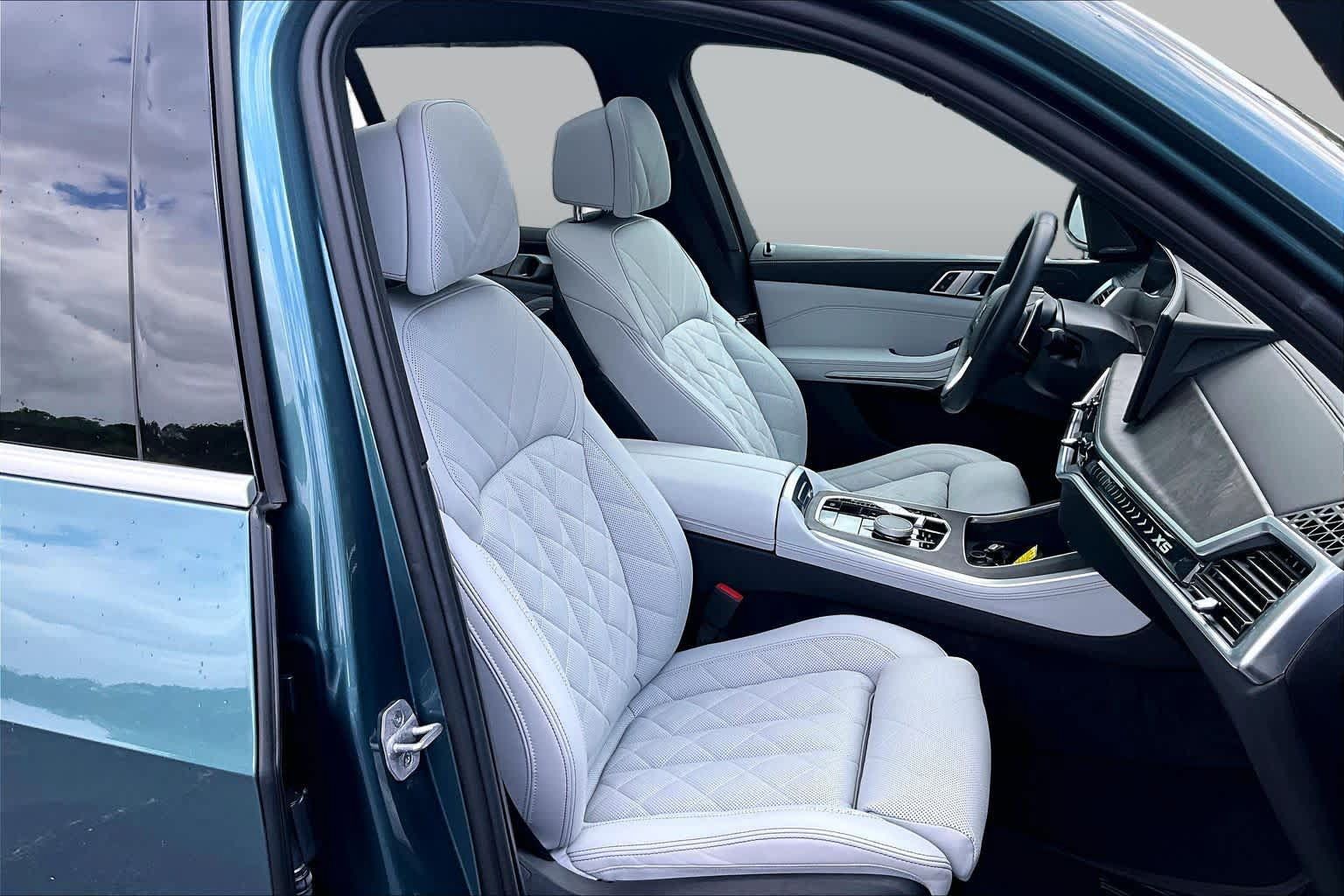 Used 2025 BMW X5 sDrive40i w/ Climate Comfort Package RWD image 9