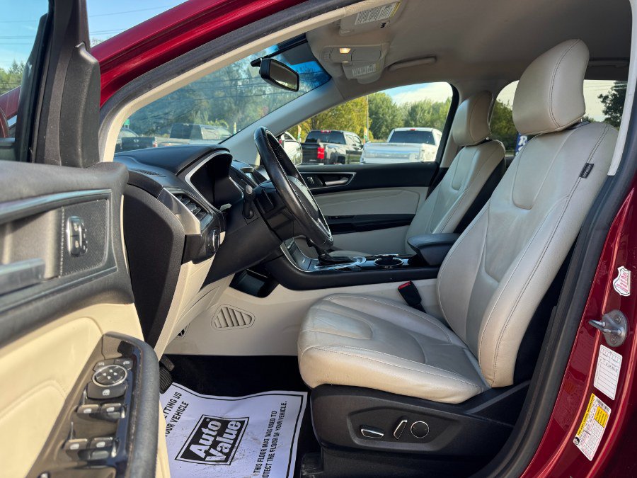 Used 2018 Ford Edge Titanium w/ Technology Package FWD image 15