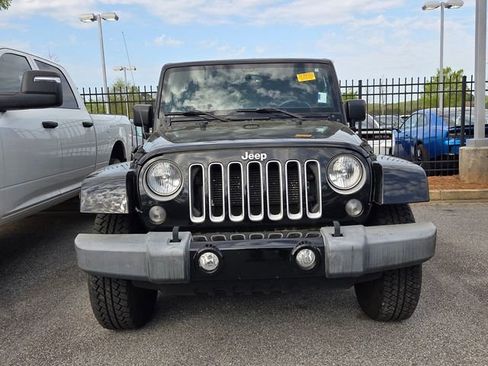 Used 2016 Jeep Wrangler Unlimited Sahara image 2