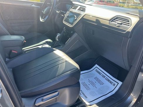 Used 2023 Volkswagen Tiguan SE image 16