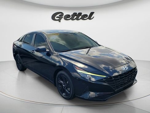 Used 2022 Hyundai Elantra SEL FWD image 3