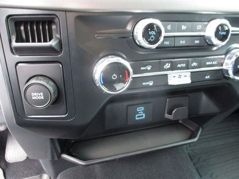 Used 2024 Ford F150 XLT image 13