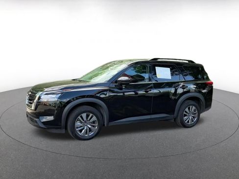 Used 2025 Nissan Pathfinder SV image 8