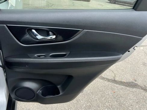 Used 2019 Nissan Rogue SL w/ Premium Package image 20