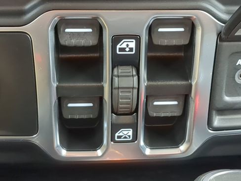 Certified 2021 Jeep Wrangler Unlimited Sahara image 21