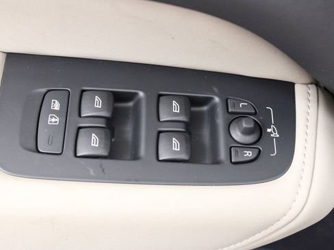 New 2026 Volvo XC60 B5 Plus w/ Protection Package Premier AWD/4WD image 18