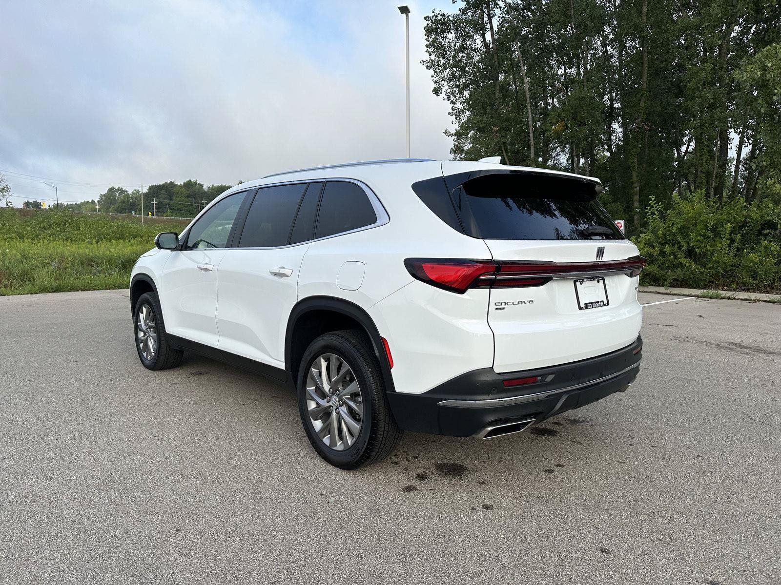 Used 2026 Buick Enclave Preferred AWD/4WD image 3