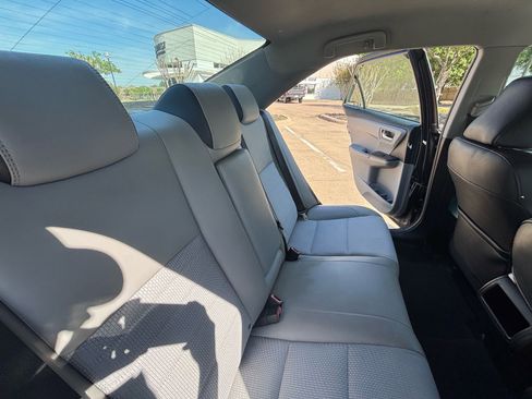 Used 2016 Toyota Camry SE image 19