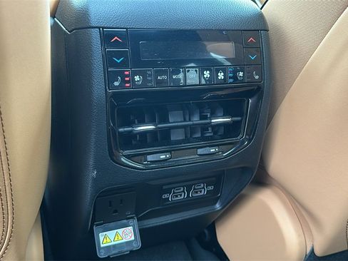 Used 2024 Jeep Grand Cherokee L Summit image 31