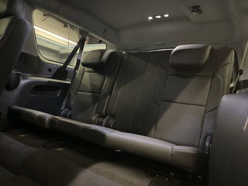 Used 2019 Chevrolet Suburban LT image 36