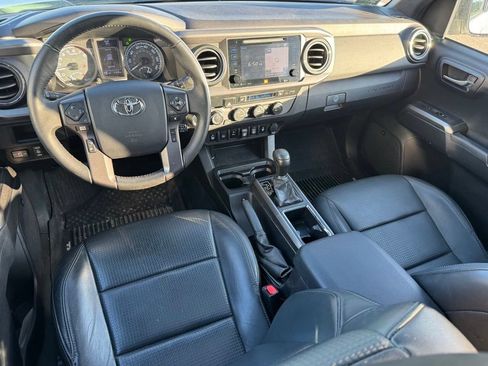 Used 2019 Toyota Tacoma TRD Sport AWD/4WD image 6