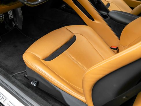 Certified 2024 Ferrari Roma image 18