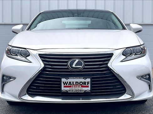 Used 2018 Lexus ES 350 w/ Luxury Package w/Wood Trim FWD image 3