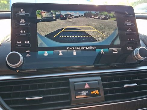 Used 2018 Honda Accord Touring image 4