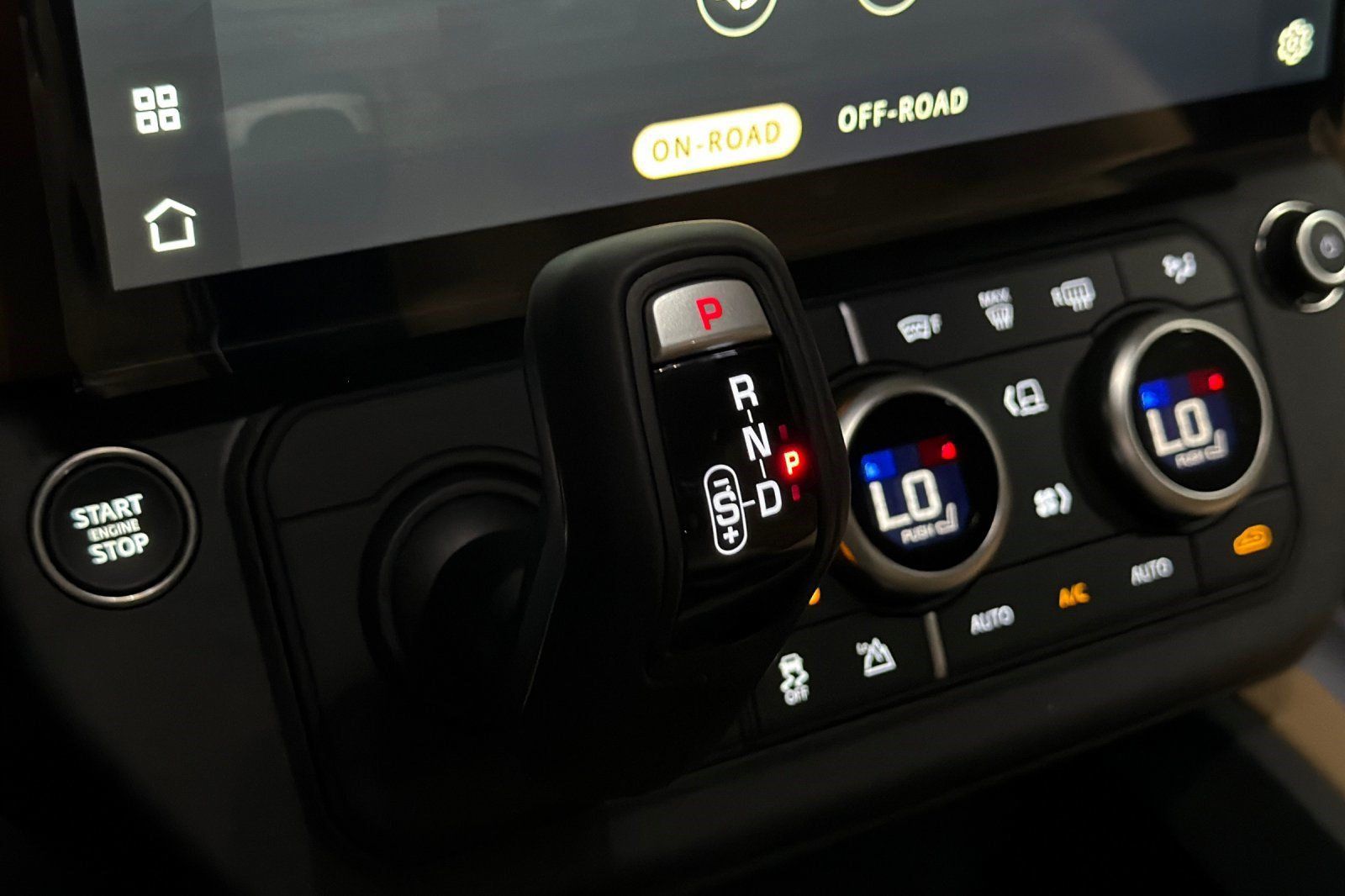 New 2026 Land Rover Defender 110 X-Dynamic SE AWD/4WD image 19