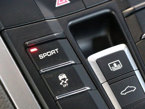 Used 2015 Porsche 911 Carrera image 29