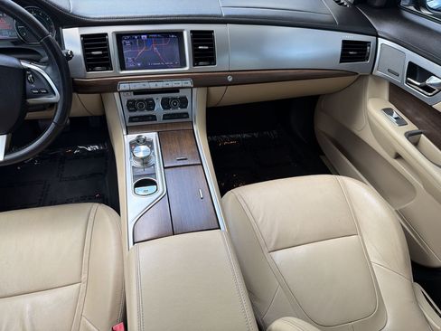 Used 2013 Jaguar XF RWD image 29