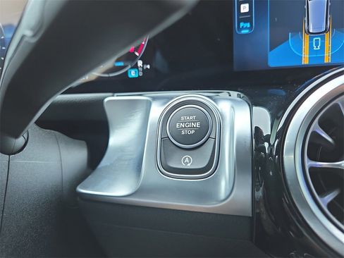 Used 2026 Mercedes-Benz GLB 250 4MATIC image 27