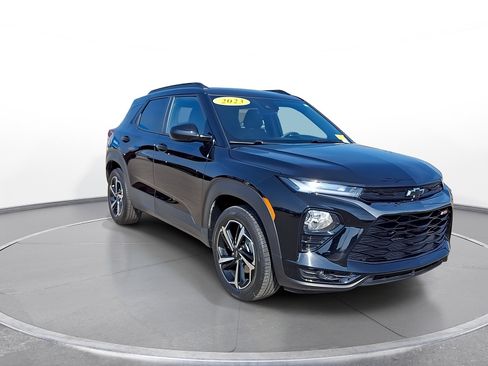 Used 2023 Chevrolet TrailBlazer RS w/ Sun and Liftgate Package AWD/4WD image 2