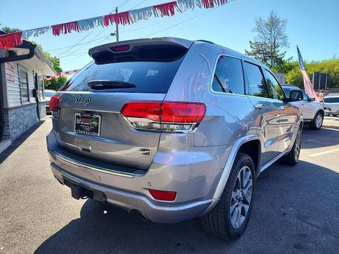 Used 2017 Jeep Grand Cherokee Overland AWD/4WD image 3