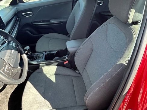 Used 2025 Kia K4 LXS image 12