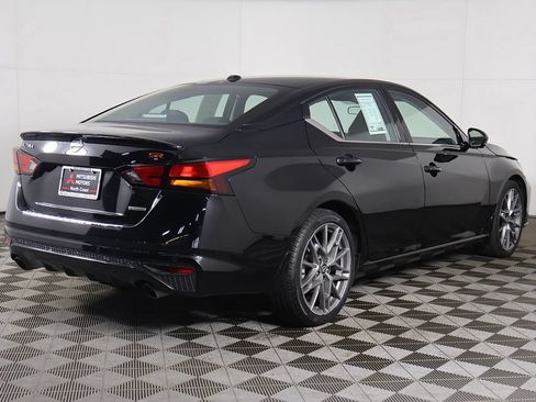 Used 2023 Nissan Altima 2.0 SR FWD image 11